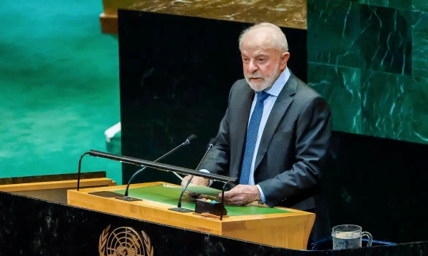 Lula diz que manifestações são “espetáculo da democracia”