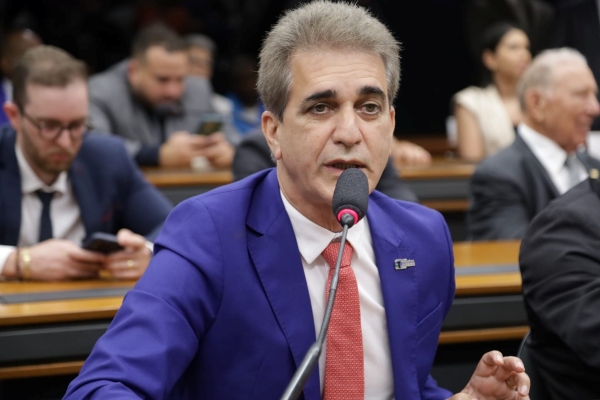 Bancada de ACM Neto aprovou PEC da Impunidade e urgência da anistia para Bolsonaro, dispara Robinson Almeida