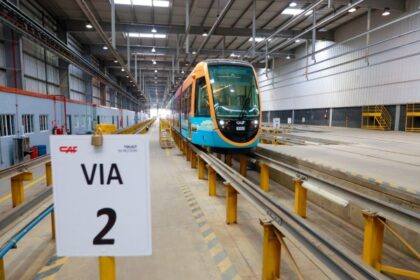 Jerônimo acompanha últimos ajustes nos trens do VLT do Subúrbio