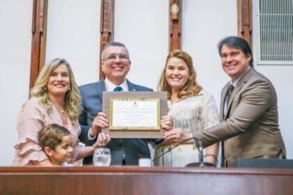 Por iniciativa de Niltinho, diretor da Band Nordeste recebe Título de Cidadão Baiano na Assembleia Legislativa