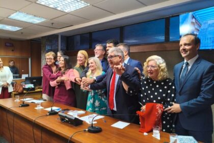 Afonso Florence e CEO do consórcio Ponte Salvador-Itaparica apresentam cronograma de obras na ALBA