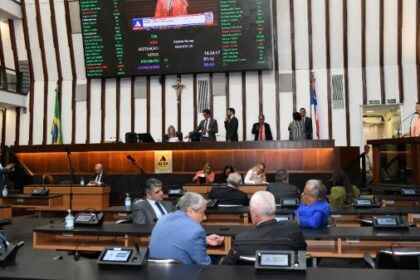 Governo Jerônimo envia mais dois projetos do Executivo para Assembleia