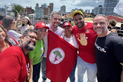 Ato contra a PEC da blindagem reúne milhares de pessoas em Salvador