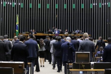 Câmara aprova projeto que proíbe cobrança para sindicatos na folha de aposentados do INSS