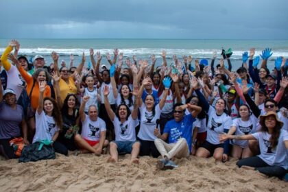 Débora Regis entrega quadriciclo e participa de mutirão de limpeza em Vilas do Atlântico