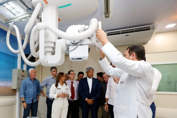 Jerônimo assinatura de ordem de serviço para ampliação do HGE