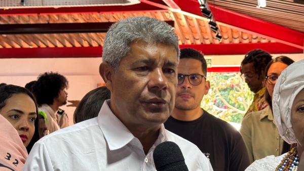 Jerônimo provoca ACM Neto e critica apoio à anistia de Bolsonaro: “Saiu do armário”