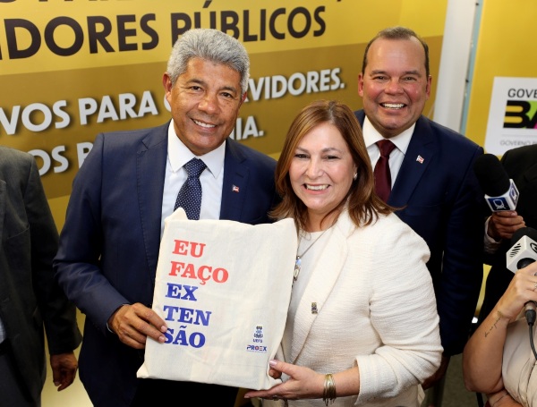 Governo zera fila de promoções nas universidades e reajusta salários de diretores e professores de escolas