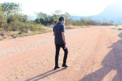 ACM Neto denuncia obra incompleta no interior da Bahia: “Jerônimo prometeu 30 km, mas só construiu 1km”