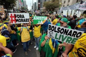 Ato pró-Bolsonaro une governadores e parlamentares de direita em SP