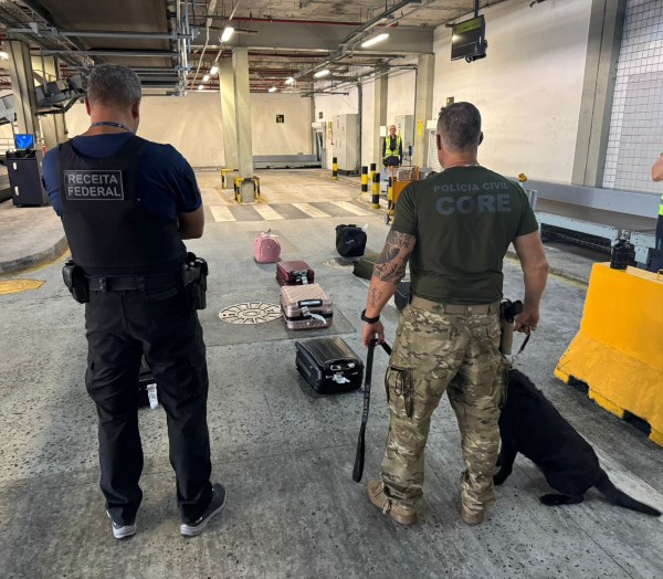 Receita Federal realiza operação no Aeroporto de Salvador com apoio da Polícia Civil