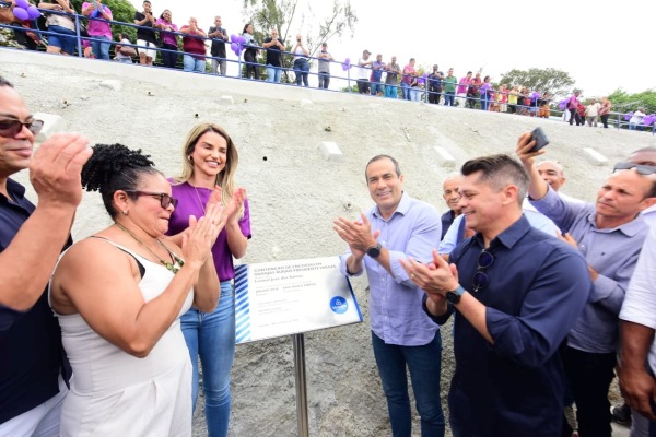 Prefeitura de Salvador entrega contenção de encosta em Granjas Rurais