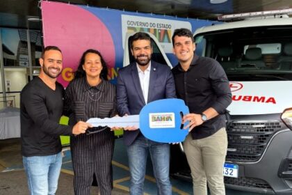 Rogério Andrade entrega ambulância 0 km para Mutuípe através de emenda parlamentar