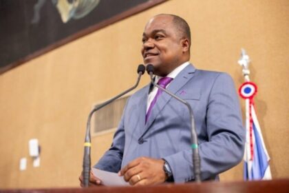 “O que nós vimos começar foi um circo”, dispara Samuel Júnior sobre julgamento de Bolsonaro