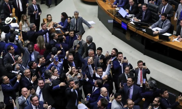 Texto de MP alternativa ao IOF é retirado de pauta na Câmara dos Deputados; texto caducou