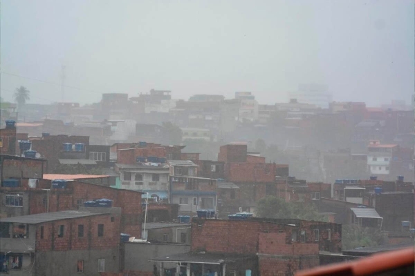 Volume de chuva já ultrapassa média histórica de outubro em diversos bairros da capital