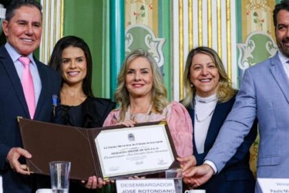 Presidente Ivana Bastos prestigia entrega de comenda ao desembargador José Rotondano