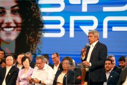 Ao lado do presidente Lula, Jerônimo inaugura em Camaçari primeira fábrica da BYD no Brasil