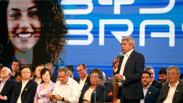 Ao lado do presidente Lula, Jerônimo inaugura em Camaçari primeira fábrica da BYD no Brasil