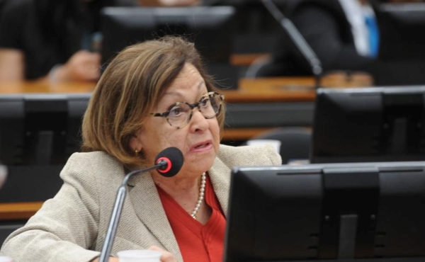 Lídice da Mata critica articulação que barrou taxação de grandes fortunas na Câmara