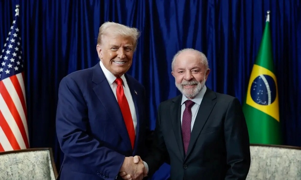 Trump parabeniza Lula pelos 80 anos e diz que negociações com Brasil prosseguem