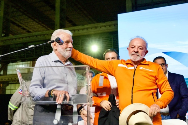 Durante evento em Maragogipe, Wagner recorda papel decisivo de Lula na reconstrução do setor naval na Bahia