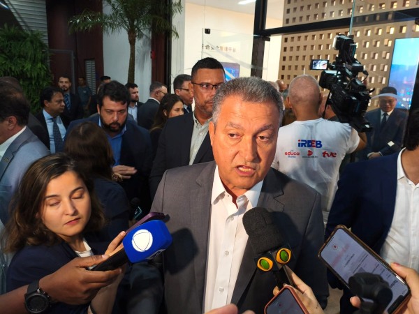 Rui Costa critica silêncio de ACM Neto sobre envolvimento do União Brasil com o crime organizado