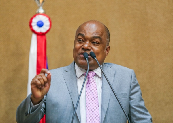 Samuel Júnior critica silêncio do PT sobre operação da Polícia Federal em sindicato do irmão de Lula