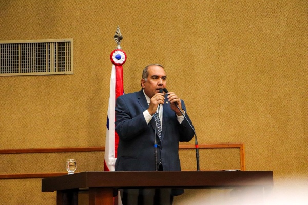 ”A Bahia entregue à criminalidade e governo criando secretaria para uma ponte que nem existe”, protesta Sandro Régis