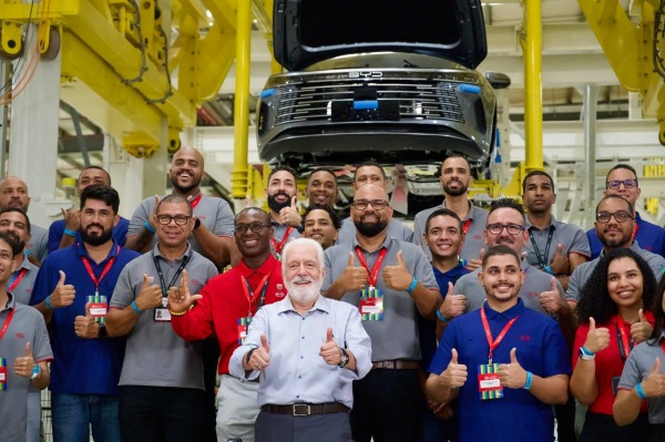 Jaques Wagner celebra inauguração da BYD: "Renda e riqueza para a Bahia"