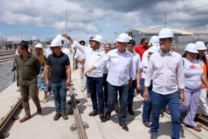 Jerônimo e ministro Rui Costa autorizam implantação de sistemas do VLT e visitam obras em Salvador