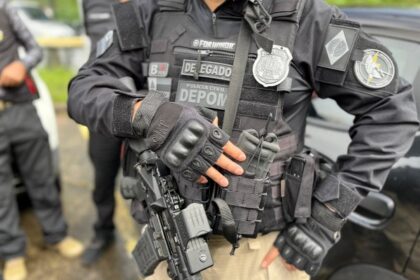 Casal que aplicou golpes milionários com revenda de veículos em Salvador é preso