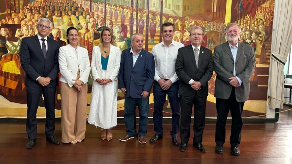 Associação Comercial recebe deputada francesa, presidente do Grupo de Amizade França–Brasil