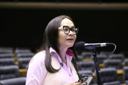 “Não se combate o crime organizado protegendo o dinheiro das facções nem enfraquecendo a PF”, declara Ivoneide Caetano