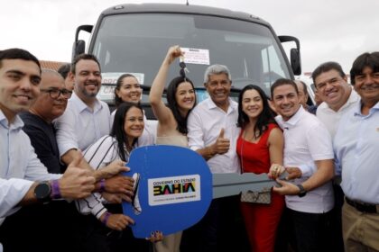 Jerônimo entrega nova escola e amplia investimentos em infraestrutura e serviços públicos em Ituaçu