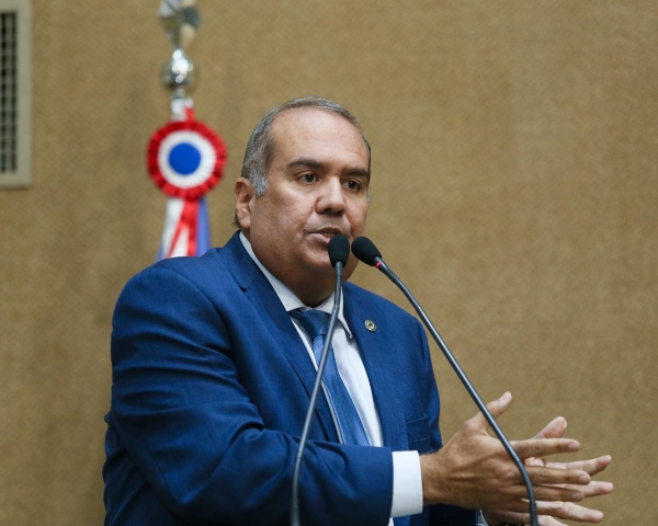 “O PT colocou a Bahia num ciclo de endividamento sem resultado”, critica Sandro Régis