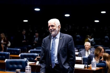 Jaques Wagner celebra aprovação do projeto de isenção do IR: “Momento histórico”