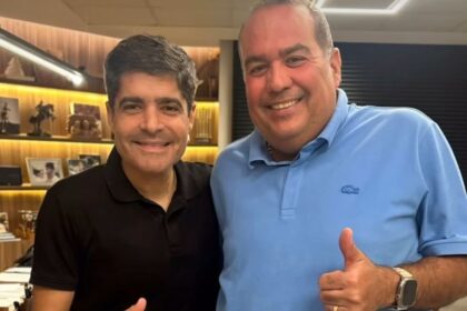 “ACM Neto está alugando um triplex na mente de Jerônimo”, ironiza Sandro Régis