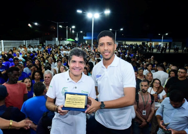 Pré-candidato a governador em 2026, ACM Neto recebe título de Cidadão de Itamaraju