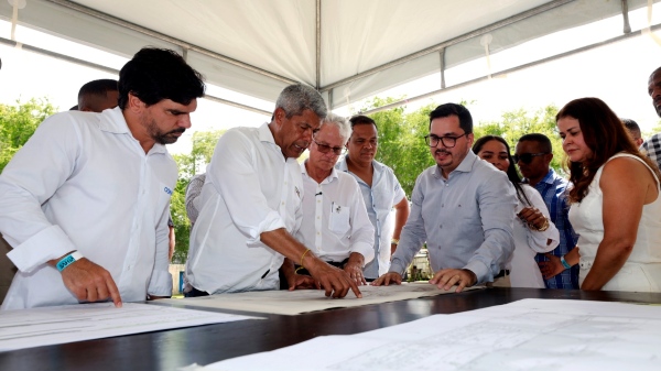 Em Araçás, Jerônimo anuncia pacote de obras para a revitalização de áreas importantes do município