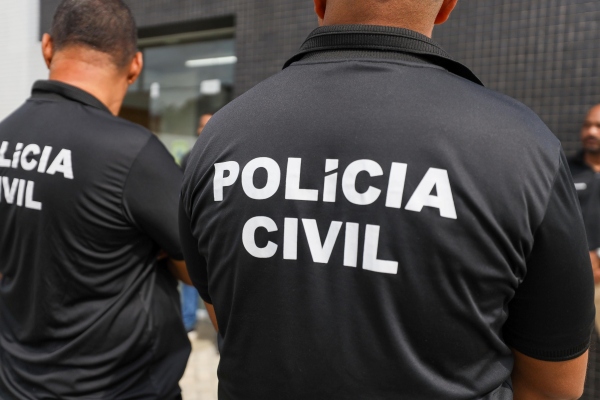 Homem é preso pela Polícia Civil após manter a companheira em cárcere privado em Porto Seguro