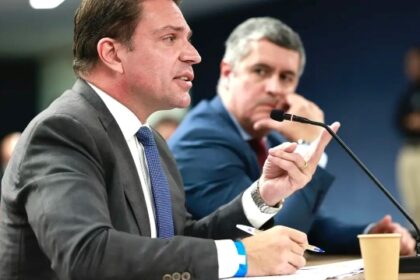 Após ser visto em Miami, deputado Alexandre Ramagem tem prisão decretada por ministro do STF