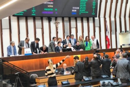 Aprovação de 15 projetos marca retorno da presidente Ivana Bastos à ALBA