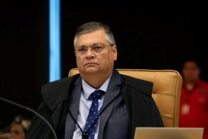 Ministro Flávio Dino manda divulgar CPF de quem ganha salário via emendas para saúde