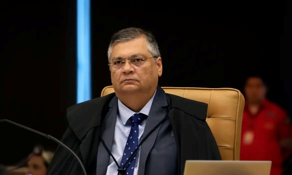 Ministro Flávio Dino manda divulgar CPF de quem ganha salário via emendas para saúde