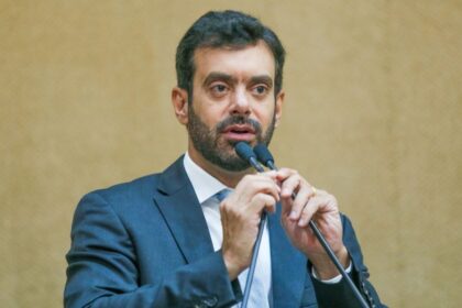 “A cada 10 reais produzidos na Bahia, 3 vão para pagar empréstimos”, diz Tiago Correia ao criticar novo pedido de crédito