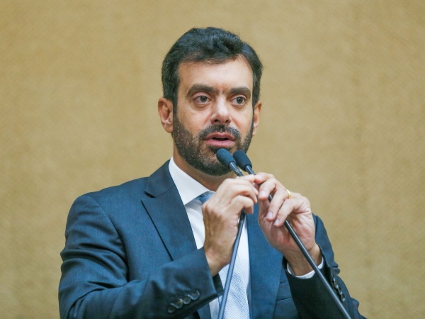 “A cada 10 reais produzidos na Bahia, 3 vão para pagar empréstimos”, diz Tiago Correia ao criticar novo pedido de crédito