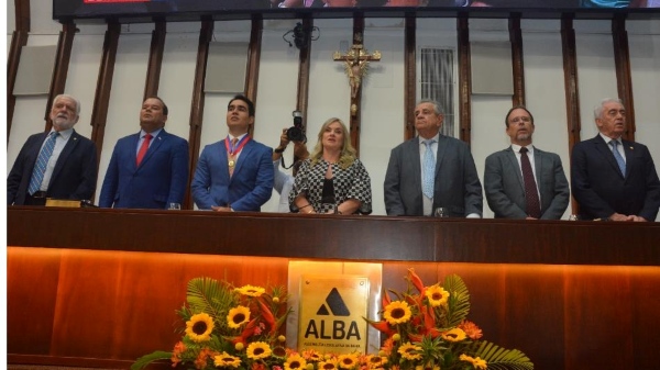 Em entrega da Comenda 2 de Julho, Ivana Bastos elogia compromisso de Eduardo Sodré na Secretaria de Meio Ambiente