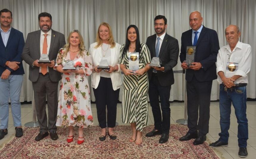 Assembleia premia jornalistas e deputados que foram destaque em 2025
