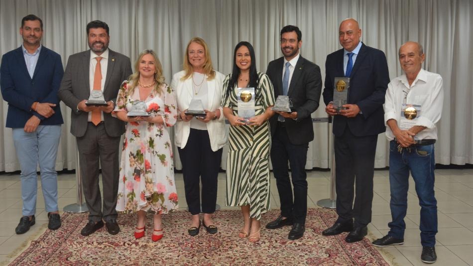 Assembleia premia jornalistas e deputados que foram destaque em 2025